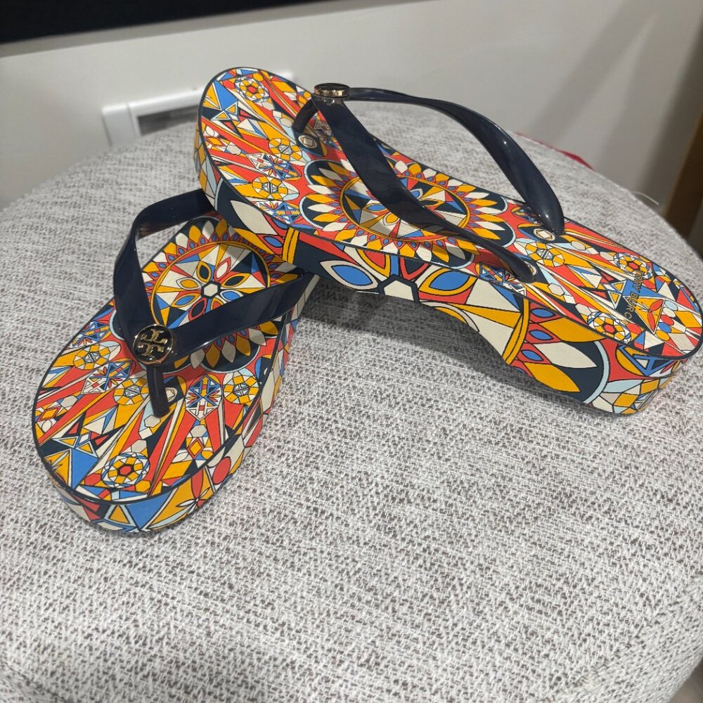 TORY BURCH PSYCHEDELIC GEO PATTERN WEDGE  SIZE 9 NEW